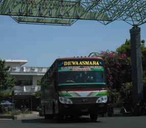 Tak Beroperasi 8 Hari, Bus AKAP Semarang Nekat Kembali ke Purabaya