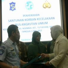 Jasa Raharja Santuni Korban Kecelakaan Bus di Pasuruan