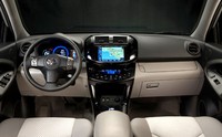 Interior RAV4 ev. (dok Toyota).