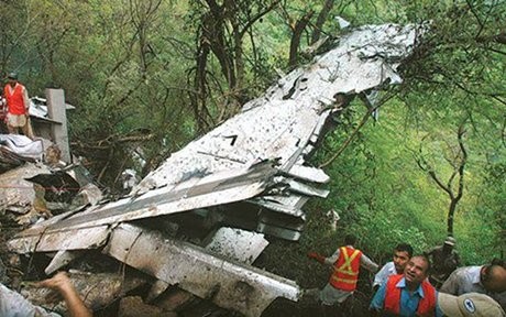Ini Sayap yang Diduga Sukhoi yang Jatuh di Gunung Salak