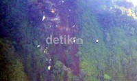 Sepihan-serpihan pesawat berjumlah cukup banyak, ukurannya ada yang kecil dan ada juga yang berukuran cukup besar.