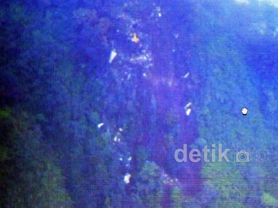 Sukhoi Superjet 100 Jatuh di Gunung Salak