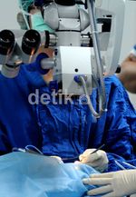 Mengoperasi Mata dari Serangan Katarak