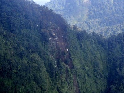 Serpihan Sukhoi Berserakan di Tebing Gunung Salak