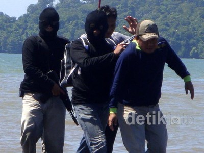 Simulasi Penanganan Teroris di Laut Cilacap