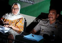 Yanti Andriyani didampingi Kepala Bidang Hukum Polda Metro Jaya Imam Sayuti saat menjadi pembicara di Diskusi Penuntasan Pelanggaran HAM di Kantor PB HMI.