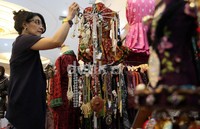 Penanganan akhir produk UKM tidak perlu terburu-buru. Peningkatan mutu diperlukan untuk memperdalam ekspansi pasar ke negara-negara maju seperti Jepang.
