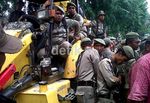 Minta Ganti Rugi Lahan, Warga Medan Timbun Jalan