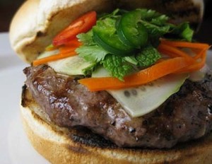 Inilah Beda Burger Asli dan Burger Tiruan!