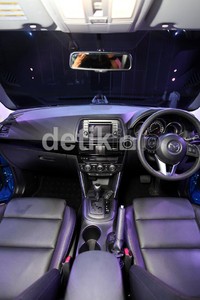 Transmisi yang dipakai mobil ini adalah Skyactive Drive 6-speed automatic dengan Active Adaptive Shift.
