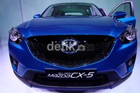 Tidak hanya mengandalkan tampang yang klimis, Mazda juga memasang mesin yang tidak rakus BBM di CX-5. Mazda mengklaim mesin SKYACTIV di CX-5 memiliki angka konsumsi BBM 1 liter untuk 16 km.