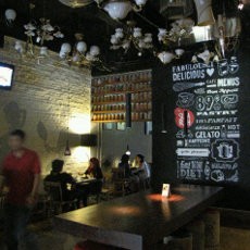 Suguhan Eksotisme Braga di Kafe Suga Rush