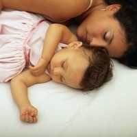 Tidur Bareng Orangtua Turunkan Risiko Obesitas Anak