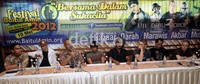 Pihak penyelenggara dan pengisi acara saat menggelar jumpa pers di Dapur Sunda, Pondok Indah Mall, Jumat (11/5).