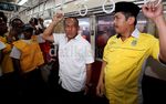 Giliran Ical yang Naik KRL Jakarta - Depok
