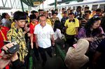 Giliran Ical yang Naik KRL Jakarta - Depok