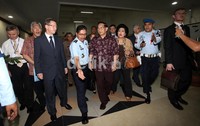 Menhub EE Mangindaan dan istrinya Ade Mangindaan beserta Dubes Rusia untuk Indonesia dan tim investigasi dari Rusia tiba di Lanud Halim Perdanakusumah, Jakarta Timur.