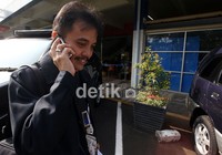 Roy Suryo mendatangi Bandara Halim Perdanakusumah