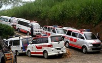 Ambulans disiapkan untuk angkut korban Sukhoi. Ramses/detikcom.