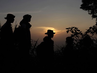 Petugas Terus Evakuasi Korban Sukhoi