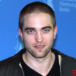 Wah, Robert Pattinson Foto Bugil dengan Wanita Hamil!