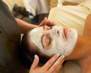Awas, Facial Malah Buat Jerawat Semakin Parah