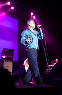 Morrissey tampil energik meski umurnya sudah tak muda lagi. (Indika Production)