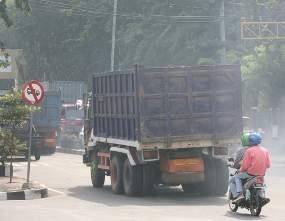 Rambu Larangan Jadi Hiasan