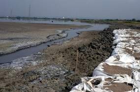 Tanggul Lumpur Lapindo Merembes di Dua Titik