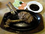 Nyam..Nyam.. Asiknya Makan Kambing Bakar Plus Roti Mariam!