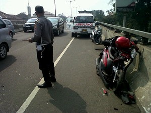Spacy Hantam BMW di Pasupati, 2 Tewas
