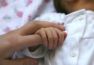 Bayi Ini Mau Dikubur Hidup-hidup Cuma Karena Perempuan