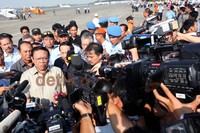 Sedikitnya sudah empat kantong jenazah yang berhasil diangkat dari lokasi kecelakaan.