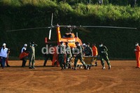 Helikopter milik Basarnas dan  Super Puma membantu mengangkat jenazah dari Bogor ke Jakarta. (Ramses/detikcom)