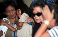 Saat menunggu beberapa diantara mereka berkali-kali menangis