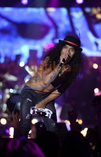 Konser yang berlangsung selama hampir lebih 3,5 jam itu cukup mengobati kerinduan akan menyaksikan konser Slank