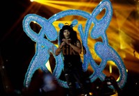 Kolaborasi Slank kali ini dengan artis-artis pilihannya sangat membuat mata terperangah