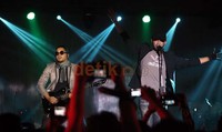 Alexa saat tampil membawakan lagu-lagu milik SLank