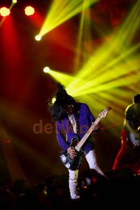 Arena konser dibagi dalam dua kelas dengan harga tiket yang terbilang tidak murah. Kelas Festival dibanderol Rp 750 ribu dan VIP Rp 1,2 juta.