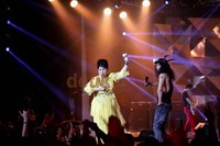 Tak ketinggalan, Titik Puspa juga ikut berduet bersama Kaka Slank ditengah-tengah pertunjukan