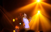 Inilah aksi Slank saat bermain di dalam konser akbarnya untuk penggemar wanginya di hotel berbintang