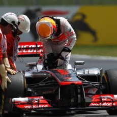 Hamilton Rebut Pole
