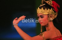 Ekspresi salah satu penari dalam salah satu sajian tari.