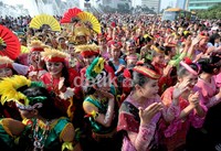 Agenda ini bertajuk Indonesia Menari yang disponsori oleh salah satu perusahaan swasta. Ratusan penari bergabung bersama ribuan warga Jakarta.