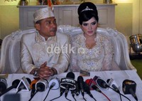 Setelah akad nikah, resepsi pernikahan mereka akan dihelat pada 20 Mei mendatang di Hotel Shari-La