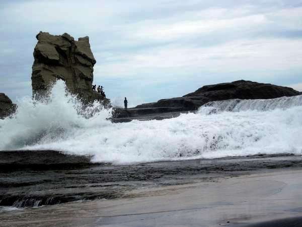 Batu Karang Pantai Klayar, Tanah Lot-nya Jawa Timur