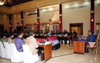 Rapat yang dimulai pukul 09.00 WIB ini dihadiri ketua KEN Chairul Tanjung beserta sejumlah menteri Kabinet Indonesia Bersatu Jilid II. Haryanto/Setpres