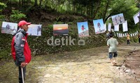 60 foto dipamerkan oleh Sabar, di antaranya adalah pendakian ke puncak Elbrus (gunung tertinggi di Eropa) dan puncak Kilimanjaro (gunung tertinggi di Afrika). Muchus Budi Rahayu/detikNews.