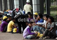 Nasib kaum buruh bangunan, hingga saat ini tingkat kesejahteraan mereka yang sangat rendah, namun tanggung jawab mereka yang sangat berat dan penuh resiko.