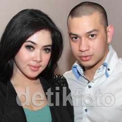 So Sweet...Cincin Berlian Jadi Tanda Cinta Syahrini dan Bubu